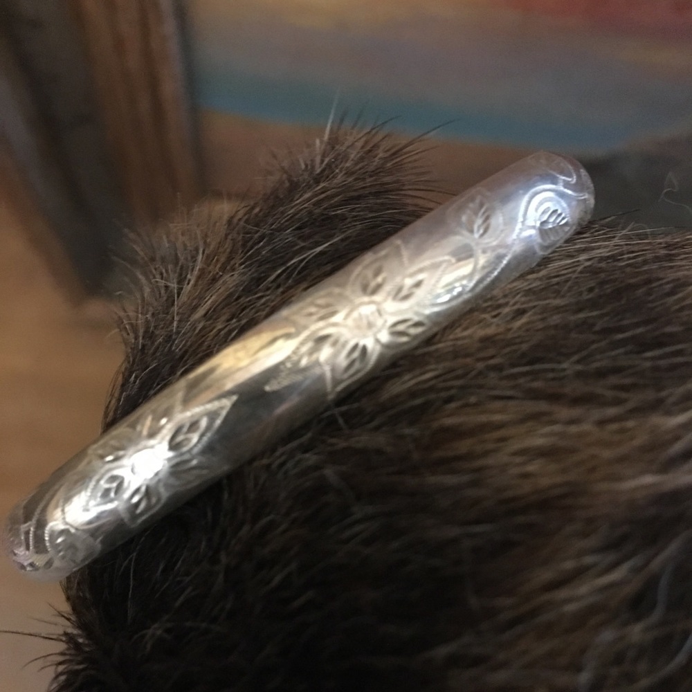 Vintage Italy sterling silver diamond cut bangle